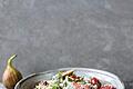 Quinoa-Salat mit Feigen, Feta und grünen Bohnen       -  Sieht aus wie ein Spätsommer-Gedicht: Quinoa-Salat mit Feigen, Feta und grünen Bohnen.