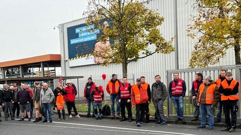 Streikende der Belegschaft von Bosch Rexroth am Donnerstag.