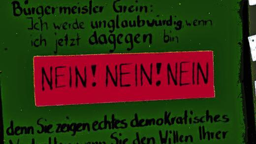 Protestplakate: In den 70er Jahren sollte Marktheidenfeld Standort für ein Gefängnis werden. Die Bürger wehrten sich, machten basisdemokratisch mobil und die Stadt wurde verschont.