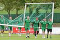 Sie packen es an: Einige Abtswinder Spieler tragen im Training ein Tor auf den Platz. Der TSV bereitet sich auf die Bayernliga-Saison 2024/25 vor. Der Vierte der vergangenen beiden Spielzeiten absolviert seine sechste Saison in der Fußball-Bayernliga Nord.