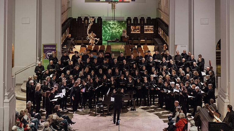 Die Eröffnung der Würzburger Chormusiktage mit dem Augustiner- und Valentin-Becker-Chor unter Leitung von Hans-Bernhard Ruß und Rudolf W. Haidu.