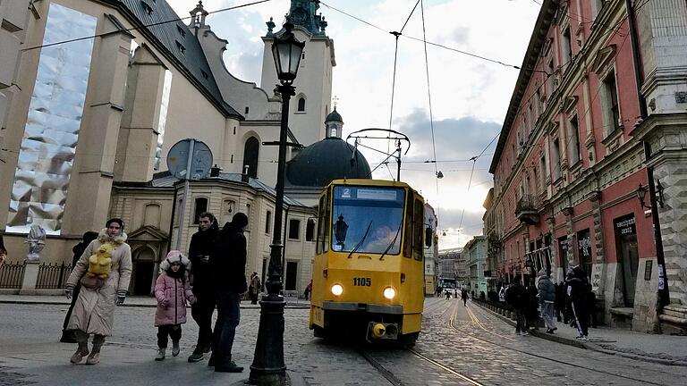 Geschützte Kirchenfenster: Die Weltererbestadt Lwiw in Zeiten russischer Aggression.