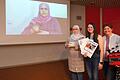 Der Dokumentarfilm 'Beraa' gewinnt auf dem Dokumentarfilmfest München den 2. Platz in der Kategorie Jugendfilmwettbewerb. Die Filmgruppe algo mit den Preisen: (von links) Beraa Hussein, Katarina Weigler, Filmlehrerin Sabine Otter und Alaa Tahhan.