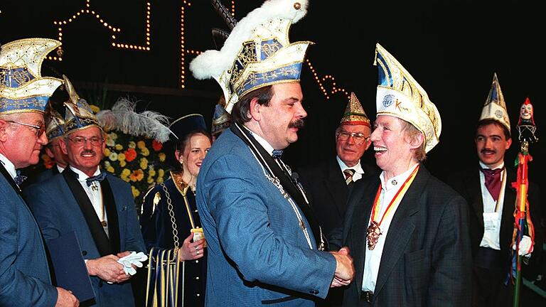 Seit 1972 engagiert sich Norbert Schober für den Fasching. Eine Person, die ihn in all den Jahren besonders beeindruckt hat, war Regine Hildebrandt, die er 1998 für die Kitzinger Karnevalsgesellschaft mit dem Schlappmaulorden ausgezeichnet hat.&nbsp;