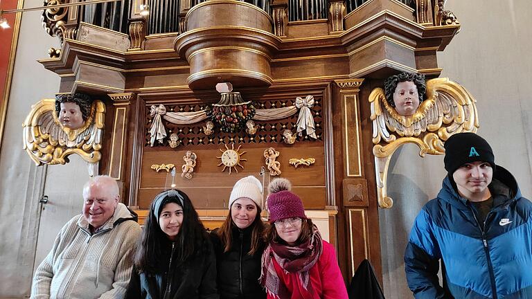 Viel Fachwissen über die Orgel konnte Manfred Goldkuhle den Leo-Weismantel-Schülern vermitteln.