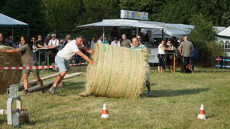 Bei den Saaletal Spiele in Michelau rollten die Strohballen auf Zeit. Bei den Saaletal Spiele in Michelau rollten die Strohballen auf Zeit.