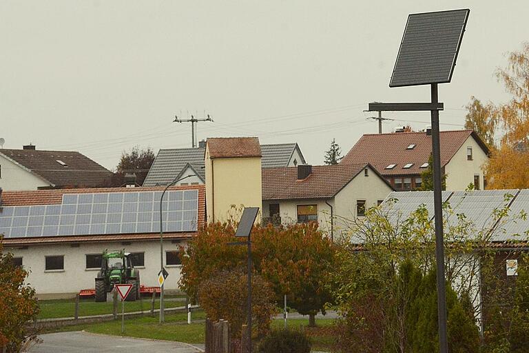Lob gab es bei der Bürgerversammlung für Solarleuchten im Kreuzungsbereich in Merkershausen. Lob gab es bei der Bürgerversammlung für Solarleuchten im Kreuzungsbereich in Merkershausen.