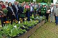 Eine große Schar an Ehrengästen begrüßte Frank Bauer (Vierter von links) zur Eröffnung der Gartenträume in Traustadt. Der Vorsitzende des Kreisverbandes Gartenbau und Landschaftspflege freute sich über den Besuch aus den Bereichen Politik, Verwaltung  und Gartenbau.