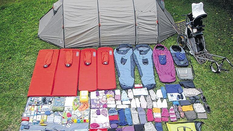 Das Familien-Gepäck: Immerhin 70 Kilogramm wiegt die Ausrüstung der Familie Rauch für ihre vierwöchige Tour.