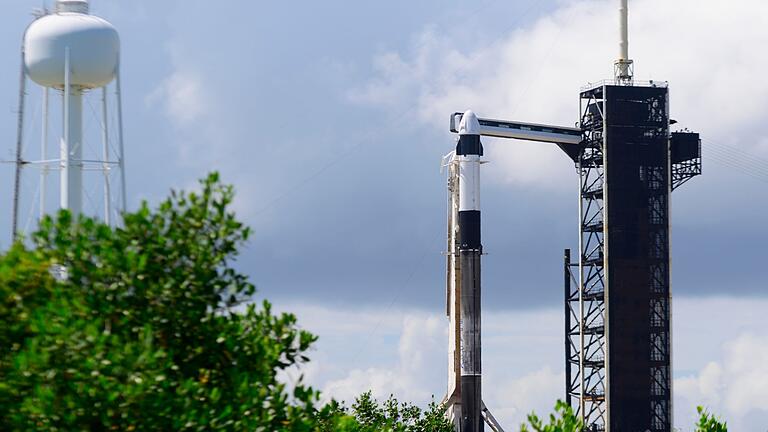 Start der Polaris Dawn-Mission       -  Mit einer &bdquo;Falcon 9&rdquo;-Rakete auf 700 Kilometer über der Erde