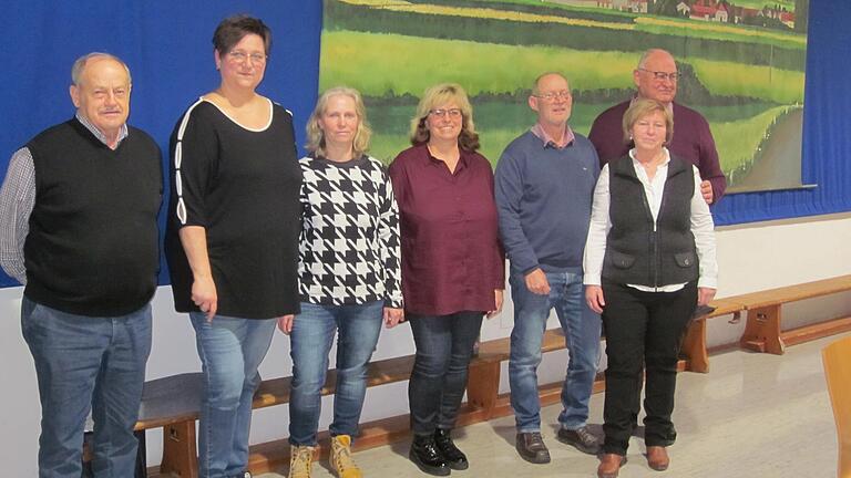 Der neu gewählte Vorstand der Reha-Sportgruppe Volkach: Kassenprüfer Adam Firsching, Schriftführerin Heike Meisel-Hader, Vorsitzende Christine Leibold, Stellv. Vorsitzende Manuela Pfrang, Kassier Dieter Hetzel, Kassenprüferin Inge Müller, ehem. Vorsitzender Gerhard Stark (von links). Der neu gewählte Vorstand der Reha-Sportgruppe Volkach: Kassenprüfer Adam Firsching, Schriftführerin Heike Meisel-Hader, Vorsitzende Christine Leibold, Stellv. Vorsitzende Manuela Pfrang, Kassier Dieter Hetzel, Kassenprüferin Inge Müller, ehem. Vorsitzender Gerhard Stark (von links).