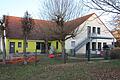 Der Kindergarten St. Laurentius in Aura ist zu klein geworden und muss aufwendig saniert werden. Geplant ist unter anderem ein Dachausbau. Architekt Marcus Seifert stellte die Planung vor, die der Gemeinderat einmütig genehmigte.       -  Der Kindergarten St. Laurentius in Aura ist zu klein geworden und muss aufwendig saniert werden. Geplant ist unter anderem ein Dachausbau. Architekt Marcus Seifert stellte die Planung vor, die der Gemeinderat einmütig genehmigte.