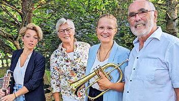 Die Organisatoren und die Akteure (von links) Hannah Silberbach, Elisabeth Kuhn, Laura Breuter und Walter Kuhn - Die Organisatoren und die Akteure (von links) Hannah Silberbach, Elisabeth Kuhn, Laura Breuter und Walter Kuhn Die Organisatoren und die Akteure (von links) Hannah Silberbach, Elisabeth Kuhn, Laura Breuter und Walter Kuhn - Die Organisatoren und die Akteure (von links) Hannah Silberbach, Elisabeth Kuhn, Laura Breuter und Walter Kuhn