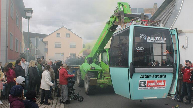 Eine Gondel aus einem Skilift gehörte zu den Attraktionen beim Umzug zur Fütterseer Kirchweih.