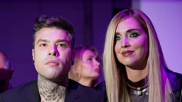 Modewoche in Mailand - Versace       -  Ein Bild aus besseren Tagen: Chiara Ferragni und Fedez lassen sich scheiden. (Foto: Archiv)