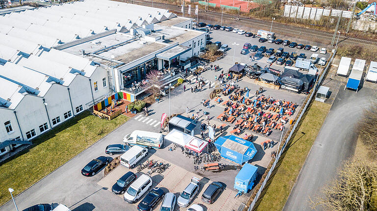 In den nächsten Monaten sollen unter anderem die Fassade, der Parkplatz und die Verkehrssituation des Outlet-Centers überarbeitet werden.