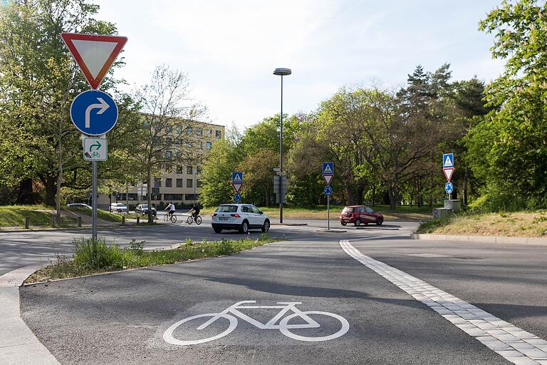 Der Berliner Ring wird für Rad- und Autofahrer auch heute noch, 60 Jahre nach seiner Eröffnung, zur Bewährungsprobe. Der Berliner Ring wird für Rad- und Autofahrer auch heute noch, 60 Jahre nach seiner Eröffnung, zur Bewährungsprobe.