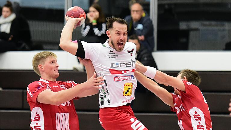Volle Kraft voraus heißt es für Vilim Leskovec (beim Wurf) und den HSC Bad Neustadt im Heimspiel gegen die HSG Rodgau Nieder-Roden. Volle Kraft voraus heißt es für Vilim Leskovec (beim Wurf) und den HSC Bad Neustadt im Heimspiel gegen die HSG Rodgau Nieder-Roden.