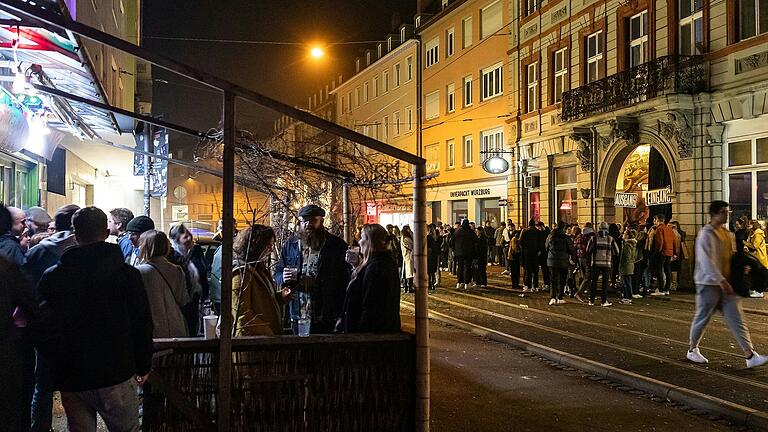 Ein Abend auf der Würzburger Partymeile, der Sanderstraße, endete für einen 23-Jährigen in der Zelle der Polizei und mit einer Strafe von 8500 Euro.&nbsp;