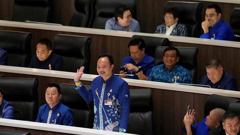 Wahl eines neuen Regierungschefs in Thailand       -  Im Parlament bekam Paetongtarn Shinawatra eine deutliche Mehrheit.