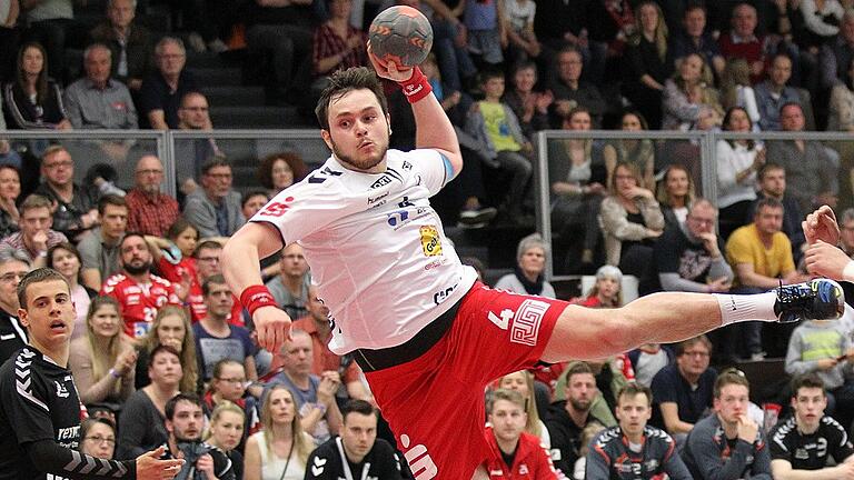 Ein emotionales Heimdebüt im Trikot des HSC Bad Neustadt feierte Leon Rastner, dem beim 24:18-Derbysieg gegen den TSV Lohr zudem auch gleich ein Treffer gelang.