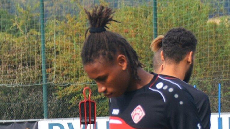 Caniggia Elva verstärkt die Rothosen.