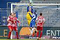 Zweitliga-Debüt gegen den Karlsruher SC: Hendrik Bonmann (Mitte) zeigte in Hessen eine gute Leistung im Kasten der Würzburger Kickers - und steht auch in unserer Startelf für das Heimspiel gegen den Karlsruher SC.