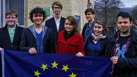 Sie übernehmen bei den Jungen Europäern Verantwortung: (von links) Tobias Hegemann, Benedikt Hehn, Fridolin Saal, Simone Korzuszek, Jonas Albrecht, Victoria May und Erik Erhard.