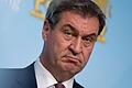 Ministerpräsident Markus Söder (CSU) will seinen Vize Hubert Aiwanger (Freie Wähler) wegen eines antisemitischen Flugblatts aus Schulzeiten nicht entlassen. Diese Entscheidung habe er sich 'nicht leicht gemacht', beteuert er.