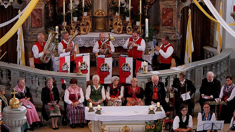 Beim Mariensingen in der Wallfahrtskirche Maria Limbach begeisterten die Instrumental- und Sängergruppen am Sonntagabend das Publikum.