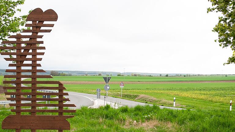 Gibt es ein Ratsbegehren zum geplanten Solarpark vor dem Kreisverkehr in Michelfeld? Eine Frage, die wohl erst im November geklärt werden kann, falls dann genügend Ratsmitglieder für eine Abstimmung anwesend sind. Gibt es ein Ratsbegehren zum geplanten Solarpark vor dem Kreisverkehr in Michelfeld? Eine Frage, die wohl erst im November geklärt werden kann, falls dann genügend Ratsmitglieder für eine Abstimmung anwesend sind.