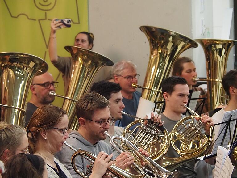 Die Bläserphilharmonie übernimmt den instrumentellen Part bei der Freiheits-Symphonie. Die Bläserphilharmonie übernimmt den instrumentellen Part bei der Freiheits-Symphonie.
