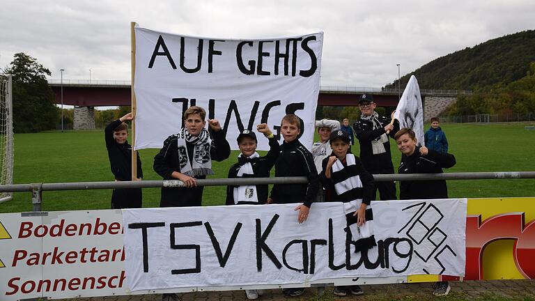 Engagierte Anhänger: (von links) Finn Schmitt, Yannick Schmitt, Louis Müller, Jan Völker, Elia Breitenbach, Jaron Schmitt, Marcel Rüsch und Linus Gold.