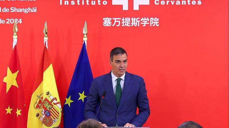 Spanischer Premierminister besucht China       -  Spanien will seine Haltung zu den Strafzöllen der EU auf E-Autos aus China überdenken.