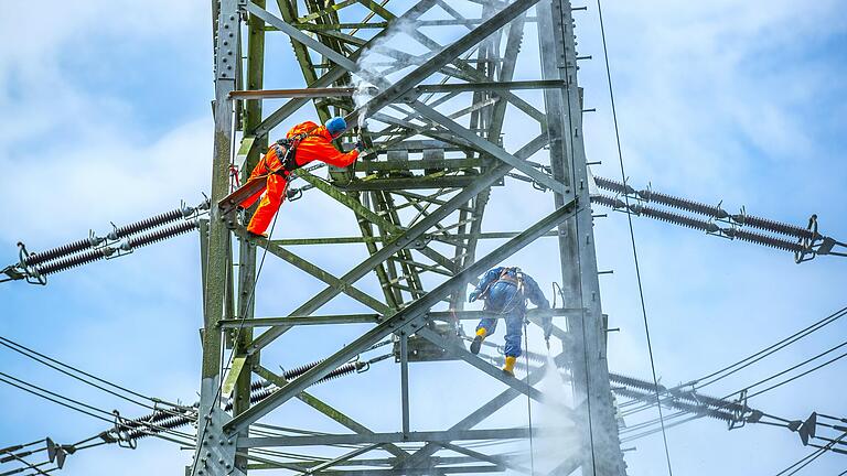 Der Strom kommt aus der Steckdose, wenn er kommt: Rhön-Grabfelder Industriebetriebe klagen über vermehrte Spannungsschwankungen in ihren Netzen. Die seien auch ein Kostenfaktor, der nicht zu unterschätzen sei. Doch Abhilfe ist schwer.