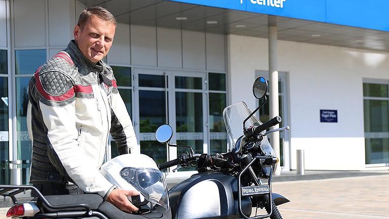 Leidenschaftlicher Motorradfahrer, eine Online-Marke und von den digitalen Möglichkeiten seines Berufs voll überzeugt: Stephan Maderner, Chefredakteur der Fachzeitschrift &bdquo;bike und business&ldquo;, herausgegeben vom Vogel Verlag in Würzburg.