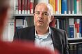 Der Würzburger Staatsrechtler Prof. Kyrill-Alexander Schwarz erklärt im Interview die hohen juristischen Hürden eines Parteiverbots - und warum er im Fall der AfD dennoch für die Einleitung eines Verfahrens ist.&nbsp;