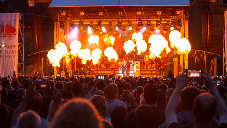 Schon mehrfach war die Rammstein-Coverband Stahlzeit beim Rösler-Open-Air auf Schloss Eyrichshof. Heuer tritt die Band am Samstag, 27. Juli, auf. Schon mehrfach war die Rammstein-Coverband Stahlzeit beim Rösler-Open-Air auf Schloss Eyrichshof. Heuer tritt die Band am Samstag, 27. Juli, auf.