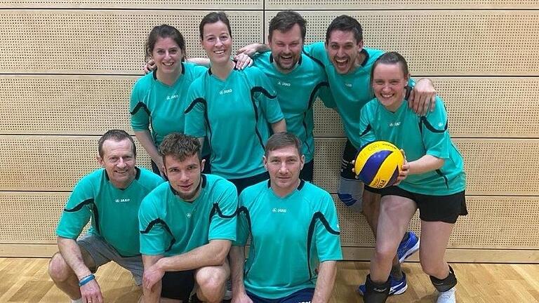 Das Team der Bomhard-Schule Uffenheim landete bei den Volleyball-Meisterschaften der Realschullehrer Mittelfrankens auf dem zweiten Platz.