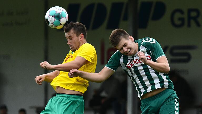 Vollen Einsatz wollen und müssen Ronny Mangold (rechts) und der TSV Großbardorf zeigen, um im Spiel gegen die DJK Don Bosco Bamberg (links Simon Allgaier) den erhofften Sieg zu feiern. Vollen Einsatz wollen und müssen Ronny Mangold (rechts) und der TSV Großbardorf zeigen, um im Spiel gegen die DJK Don Bosco Bamberg (links Simon Allgaier) den erhofften Sieg zu feiern.