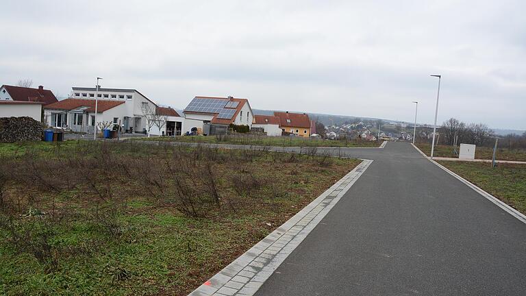 Schon bald kann mit dem Bauen im Neubaugebiet 'Eichenau-Homburgstraße', Bauabschnitt II, begonnen werden. Der Gemeinderat legte jetzt die Preise für die Grundstücke und die Kosten für den Bau der Erschließungsstraße fest.