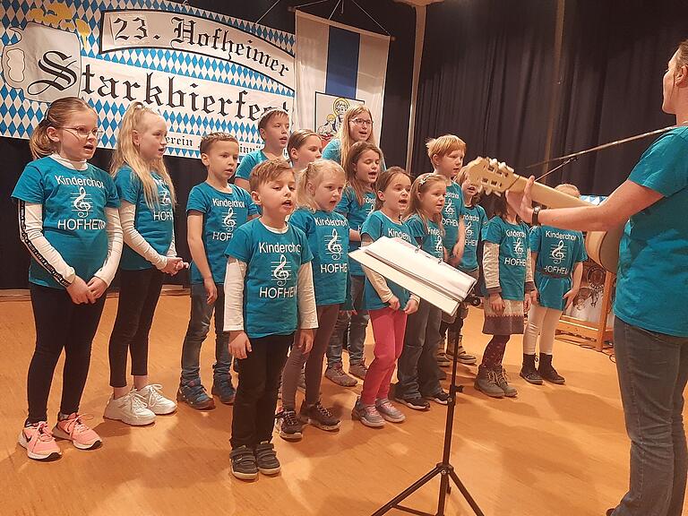 Der Kinderchor des Gesangsvereins Hofheim sang unter Leitung von Felicitas Dellert.