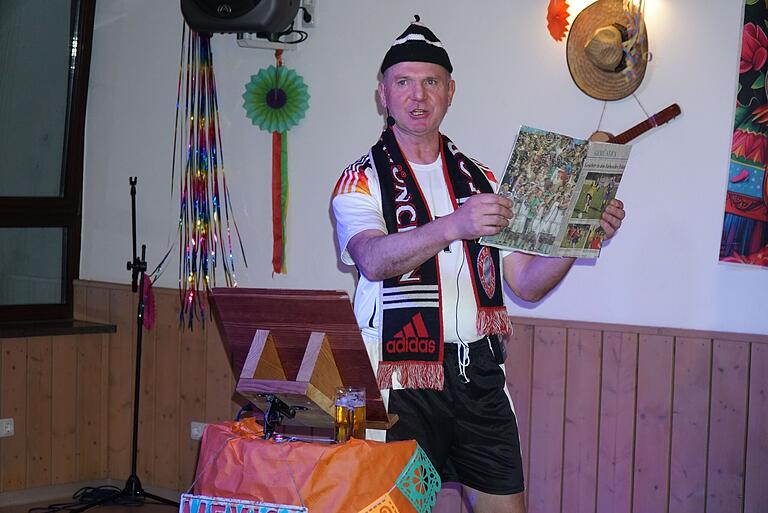 Bernd Ditterich als Fußballfan in der Bütt Bernd Ditterich als Fußballfan in der Bütt