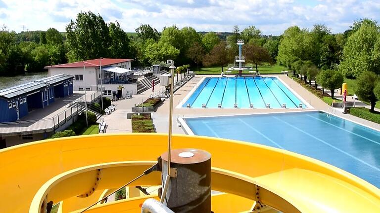 Beendete die Freibadsaison im Landkreis am 15. September: das Freibad des Aqua-Sole in Kitzingen. Beendete die Freibadsaison im Landkreis am 15. September: das Freibad des Aqua-Sole in Kitzingen.