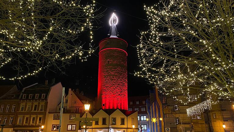 Kitzingen hat die größte Adventskerze Bayerns. Doch reicht das als Werbeslogan, mit dem die Stadt punkten kann?