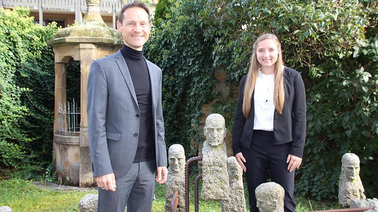 Die Vielfalt der Erwachsenenbildung hat es Cornelia Kröber angetan. Sie wird ab Anfang 2020 die Leitung der Volkshochschule Gerolzhofen übernehmen. Bürgermeister Thorsten Wozniak freut sich auf die Zusammenarbeit mit der ausgebildeten Pädagogin. Die Vielfalt der Erwachsenenbildung hat es Cornelia Kröber angetan. Sie wird ab Anfang 2020 die Leitung der Volkshochschule Gerolzhofen übernehmen. Bürgermeister Thorsten Wozniak freut sich auf die Zusammenarbeit mit der ausgebildeten Pädagogin.