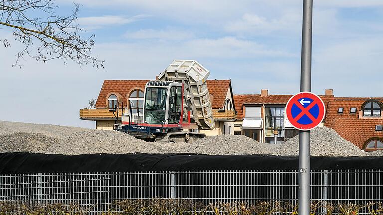 Bagger vor der Haustüre: für die Anwohner der Richard-Wagner-Straße ist das seit Monaten ein gewohnter Anblick. Bagger vor der Haustüre: für die Anwohner der Richard-Wagner-Straße ist das seit Monaten ein gewohnter Anblick.