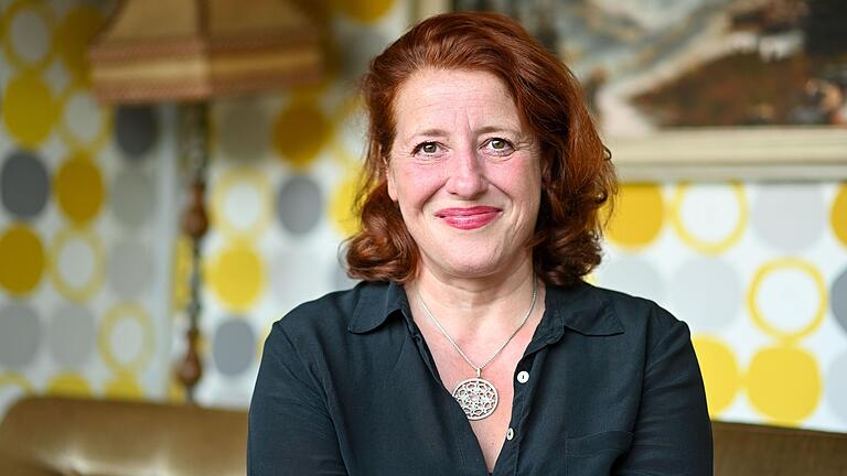 Luise Kinseher kommt im Februar und übergibt den Schlappmaulorden am Rosenmontag an Volker Heißmann. Luise Kinseher kommt im Februar und übergibt den Schlappmaulorden am Rosenmontag an Volker Heißmann.