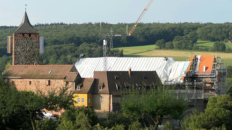 Die Sanierungsarbeiten auf der Burg Rothenfels sind im vollem Gange.