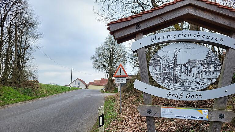 Bürgerversammlung Wermerichsausen       -  Straßen, aber auch Radwege oder Glasfaser waren Themen der Bürgerversammlung Wermerichsausen.